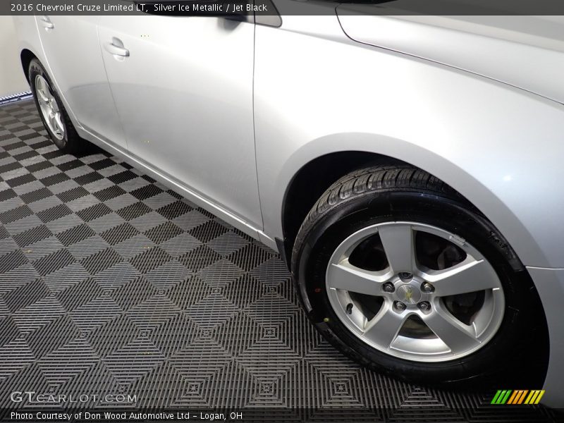 Silver Ice Metallic / Jet Black 2016 Chevrolet Cruze Limited LT