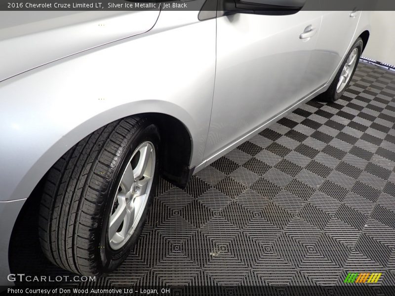 Silver Ice Metallic / Jet Black 2016 Chevrolet Cruze Limited LT