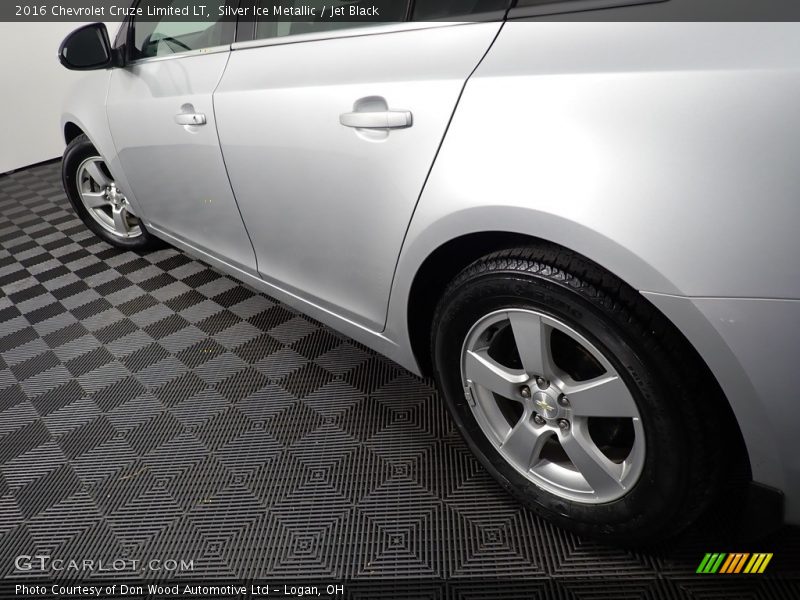 Silver Ice Metallic / Jet Black 2016 Chevrolet Cruze Limited LT