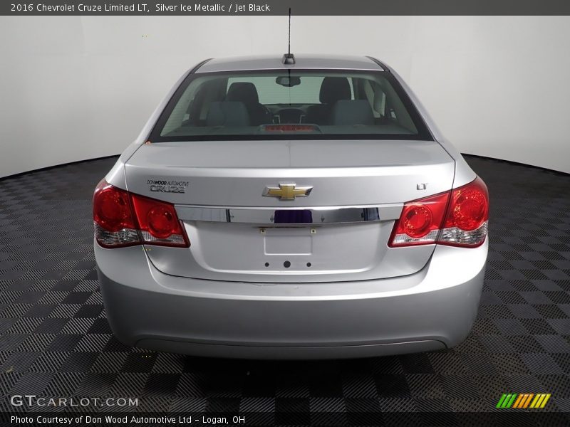 Silver Ice Metallic / Jet Black 2016 Chevrolet Cruze Limited LT
