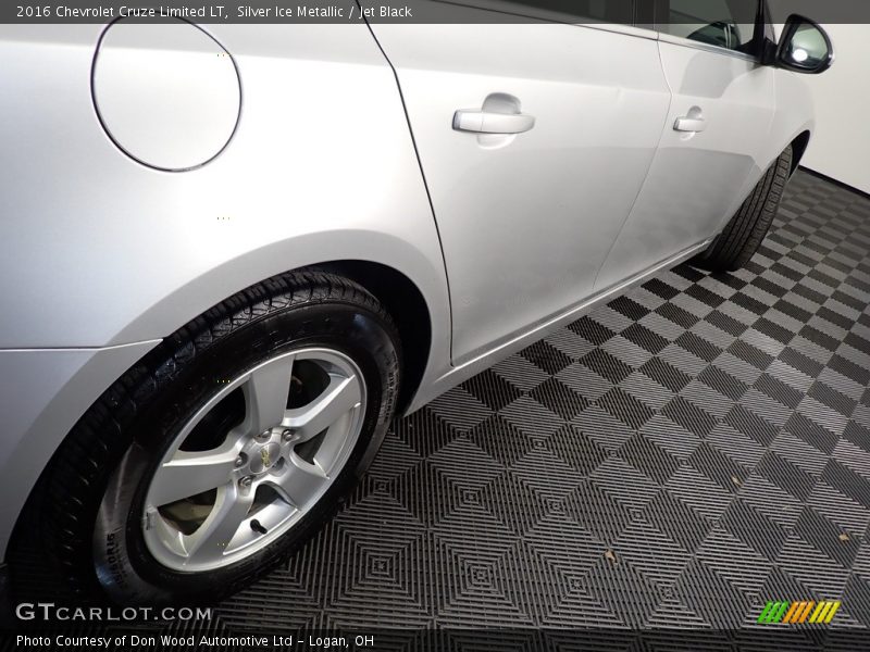 Silver Ice Metallic / Jet Black 2016 Chevrolet Cruze Limited LT