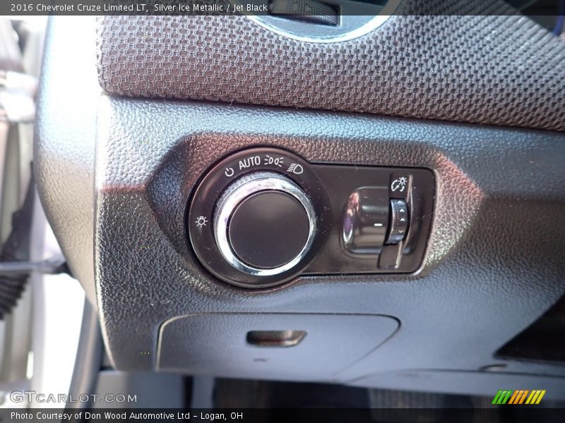 Silver Ice Metallic / Jet Black 2016 Chevrolet Cruze Limited LT