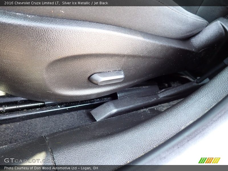 Silver Ice Metallic / Jet Black 2016 Chevrolet Cruze Limited LT