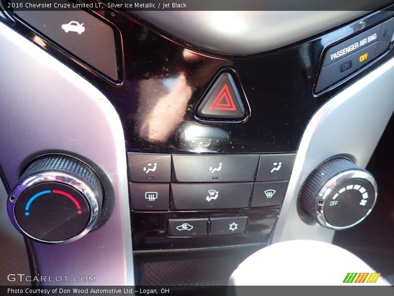 Silver Ice Metallic / Jet Black 2016 Chevrolet Cruze Limited LT