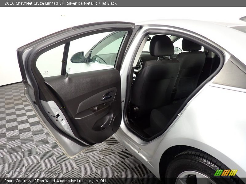 Silver Ice Metallic / Jet Black 2016 Chevrolet Cruze Limited LT