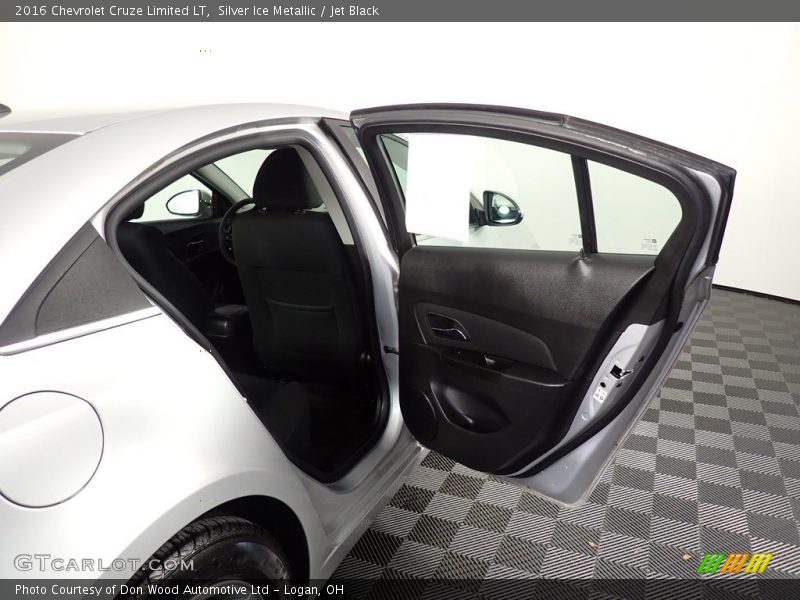 Silver Ice Metallic / Jet Black 2016 Chevrolet Cruze Limited LT