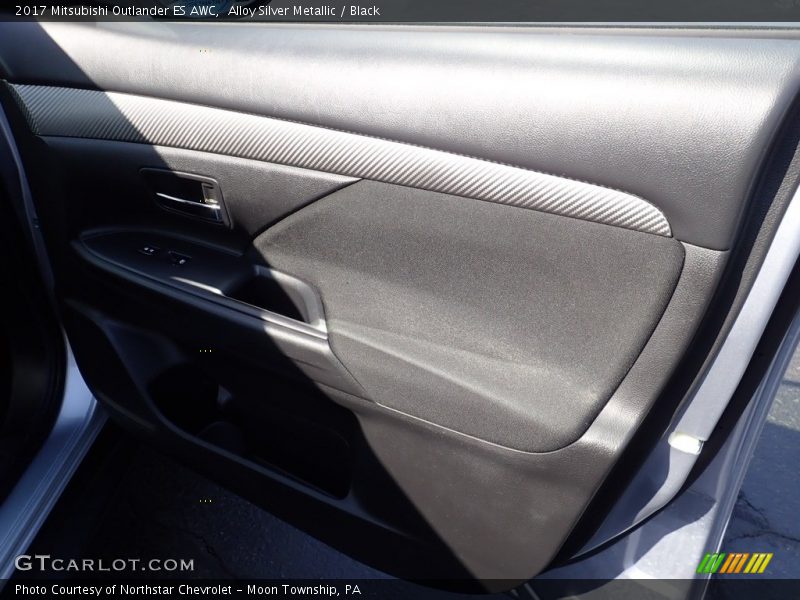 Alloy Silver Metallic / Black 2017 Mitsubishi Outlander ES AWC