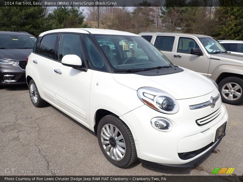 Bianco (White) / Nero/Grigio (Black/Grey) 2014 Fiat 500L Easy