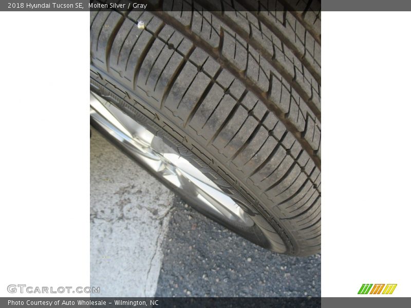 Molten Silver / Gray 2018 Hyundai Tucson SE