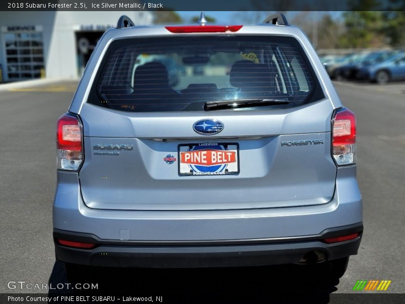 Ice Silver Metallic / Black 2018 Subaru Forester 2.5i