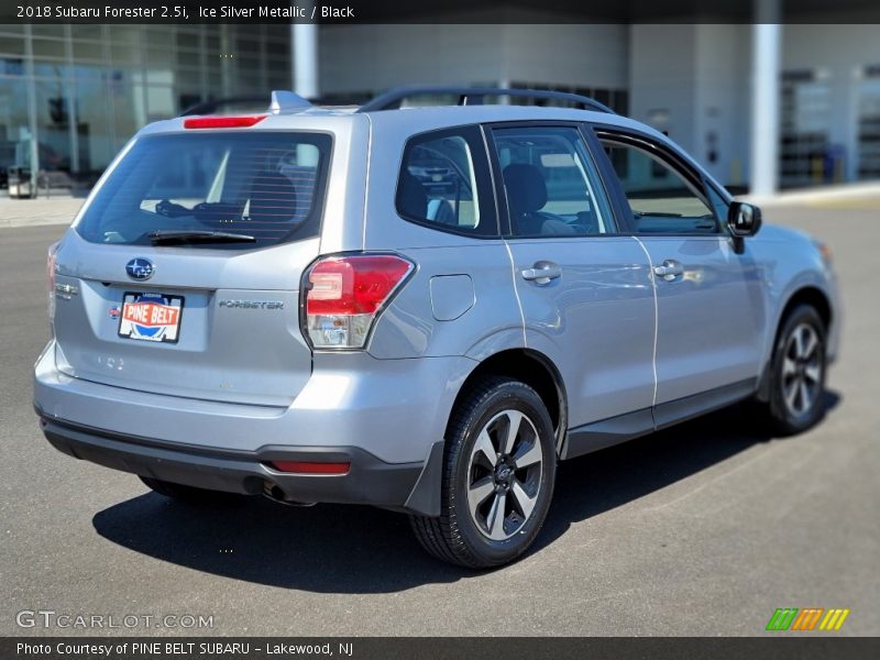 Ice Silver Metallic / Black 2018 Subaru Forester 2.5i