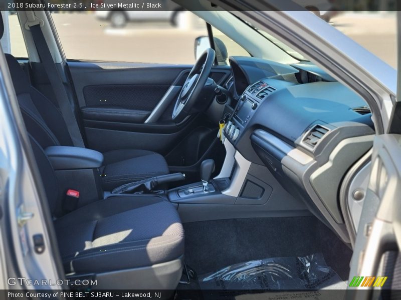 Ice Silver Metallic / Black 2018 Subaru Forester 2.5i