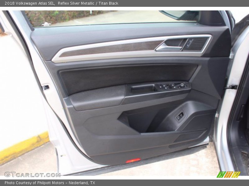 Reflex Silver Metallic / Titan Black 2018 Volkswagen Atlas SEL