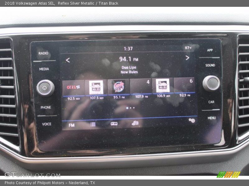 Reflex Silver Metallic / Titan Black 2018 Volkswagen Atlas SEL