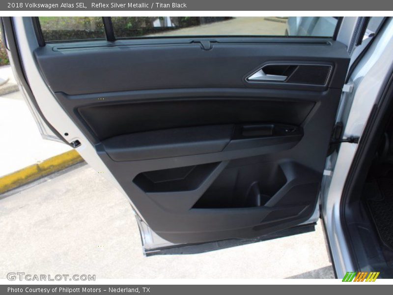 Reflex Silver Metallic / Titan Black 2018 Volkswagen Atlas SEL