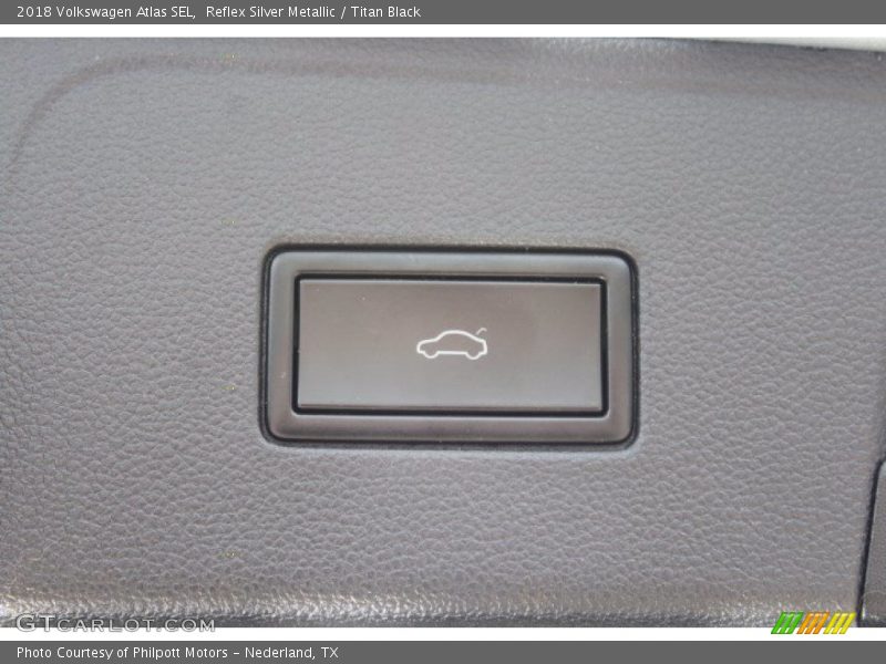 Reflex Silver Metallic / Titan Black 2018 Volkswagen Atlas SEL