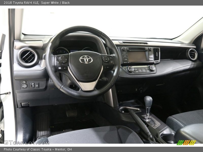 Super White / Black 2018 Toyota RAV4 XLE