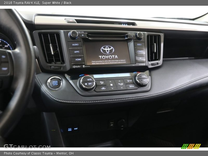 Super White / Black 2018 Toyota RAV4 XLE