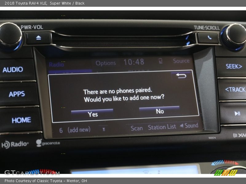 Super White / Black 2018 Toyota RAV4 XLE