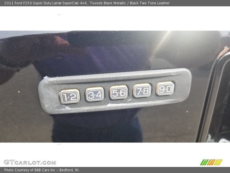 Tuxedo Black Metallic / Black Two Tone Leather 2011 Ford F250 Super Duty Lariat SuperCab 4x4