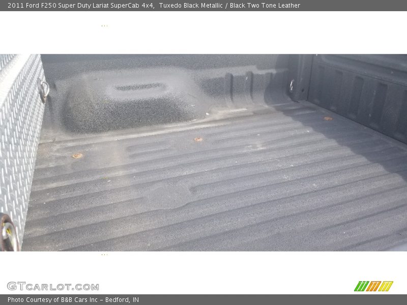 Tuxedo Black Metallic / Black Two Tone Leather 2011 Ford F250 Super Duty Lariat SuperCab 4x4