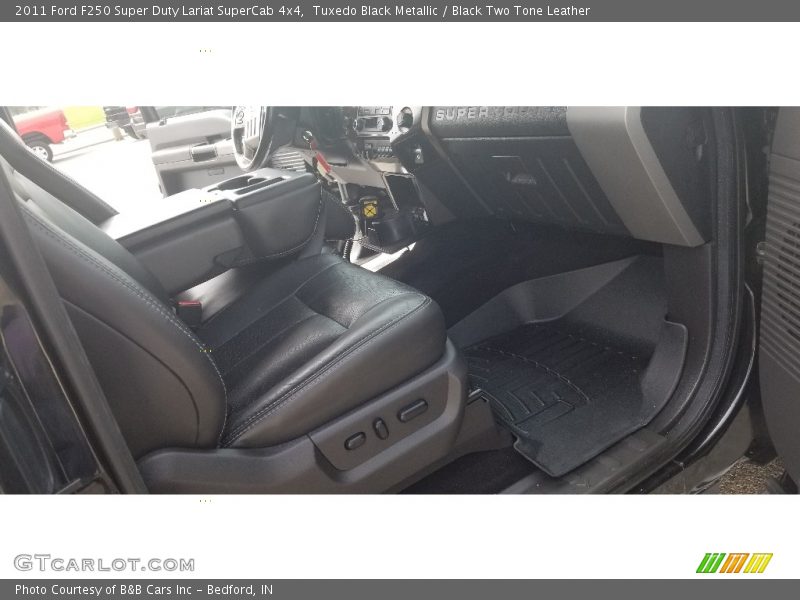 Tuxedo Black Metallic / Black Two Tone Leather 2011 Ford F250 Super Duty Lariat SuperCab 4x4