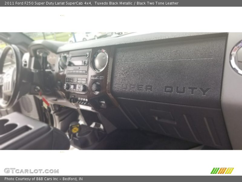 Tuxedo Black Metallic / Black Two Tone Leather 2011 Ford F250 Super Duty Lariat SuperCab 4x4