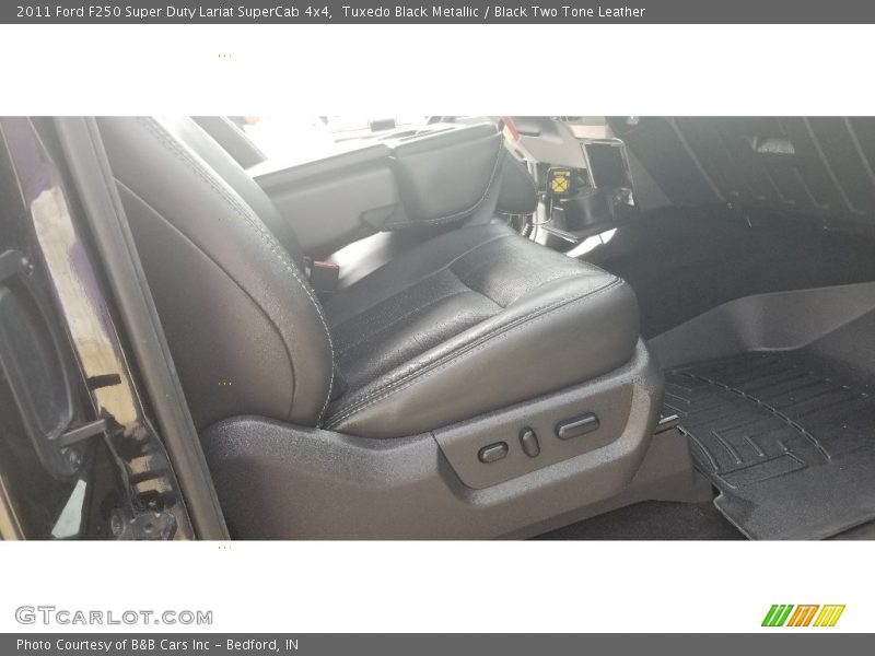 Tuxedo Black Metallic / Black Two Tone Leather 2011 Ford F250 Super Duty Lariat SuperCab 4x4