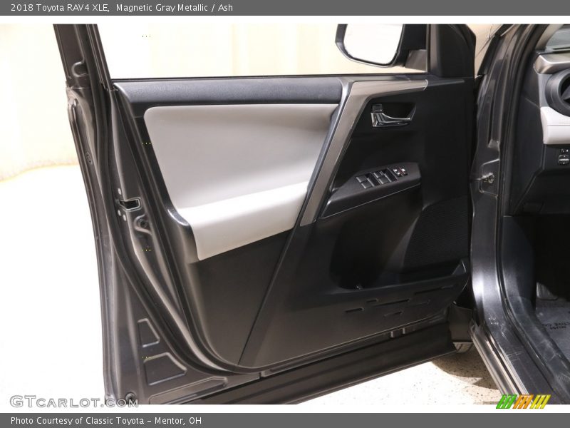 Magnetic Gray Metallic / Ash 2018 Toyota RAV4 XLE