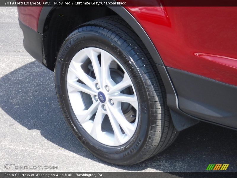 Ruby Red / Chromite Gray/Charcoal Black 2019 Ford Escape SE 4WD