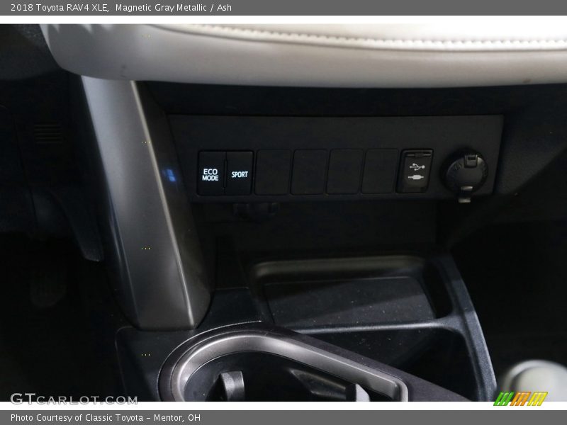 Magnetic Gray Metallic / Ash 2018 Toyota RAV4 XLE