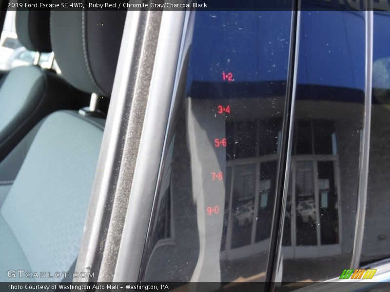 Ruby Red / Chromite Gray/Charcoal Black 2019 Ford Escape SE 4WD