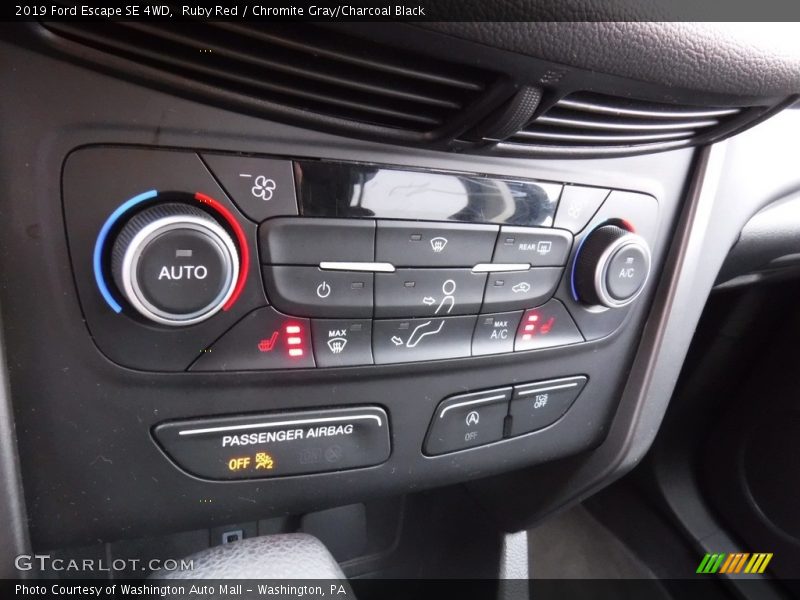 Ruby Red / Chromite Gray/Charcoal Black 2019 Ford Escape SE 4WD