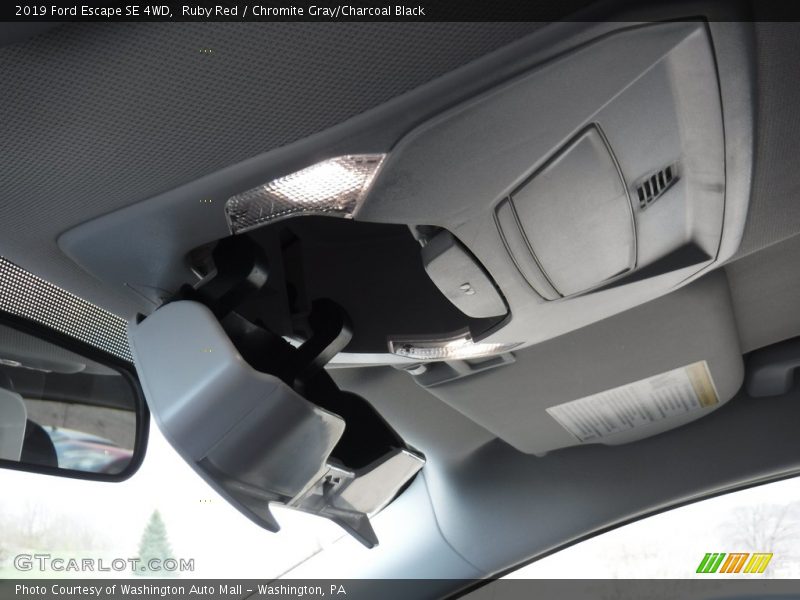Ruby Red / Chromite Gray/Charcoal Black 2019 Ford Escape SE 4WD