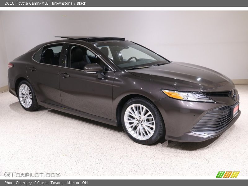 Brownstone / Black 2018 Toyota Camry XLE