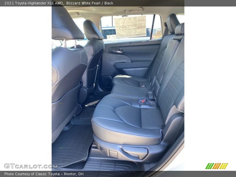 Blizzard White Pearl / Black 2021 Toyota Highlander XLE AWD