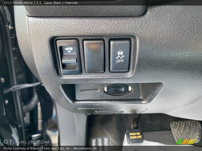 Super Black / Charcoal 2012 Nissan Altima 2.5 S