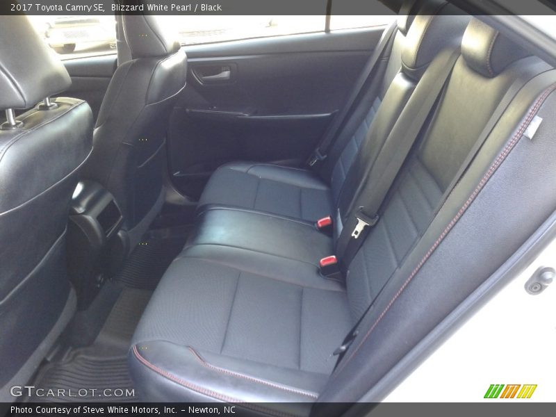 Blizzard White Pearl / Black 2017 Toyota Camry SE