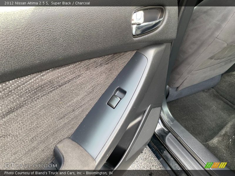 Super Black / Charcoal 2012 Nissan Altima 2.5 S