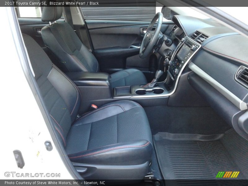 Blizzard White Pearl / Black 2017 Toyota Camry SE