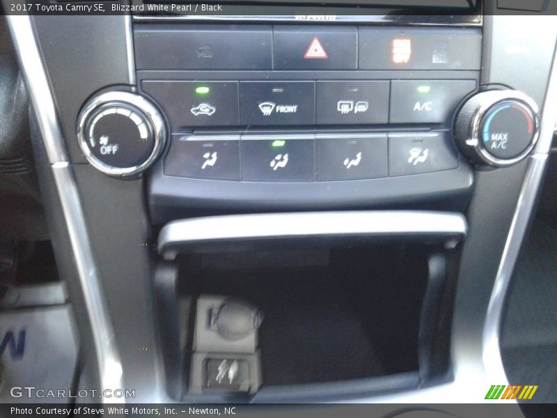 Blizzard White Pearl / Black 2017 Toyota Camry SE