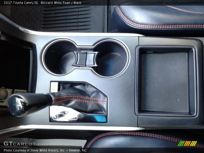 Blizzard White Pearl / Black 2017 Toyota Camry SE