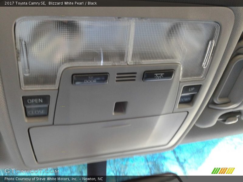 Blizzard White Pearl / Black 2017 Toyota Camry SE