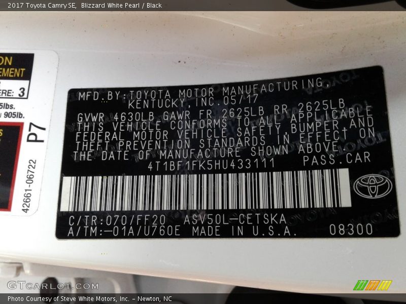 Blizzard White Pearl / Black 2017 Toyota Camry SE