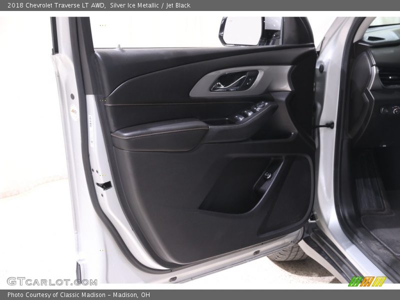 Silver Ice Metallic / Jet Black 2018 Chevrolet Traverse LT AWD