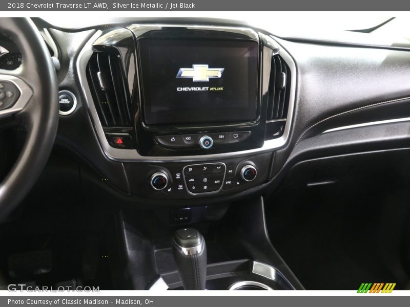 Silver Ice Metallic / Jet Black 2018 Chevrolet Traverse LT AWD