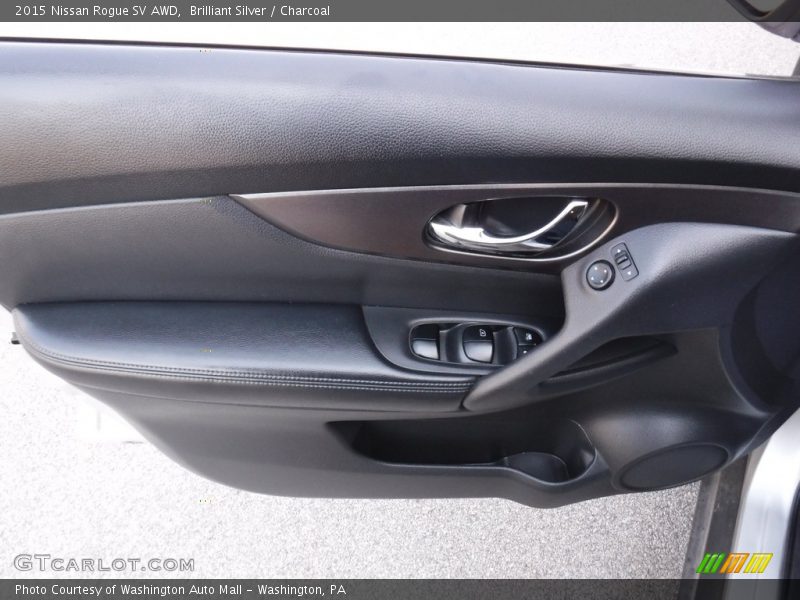 Brilliant Silver / Charcoal 2015 Nissan Rogue SV AWD