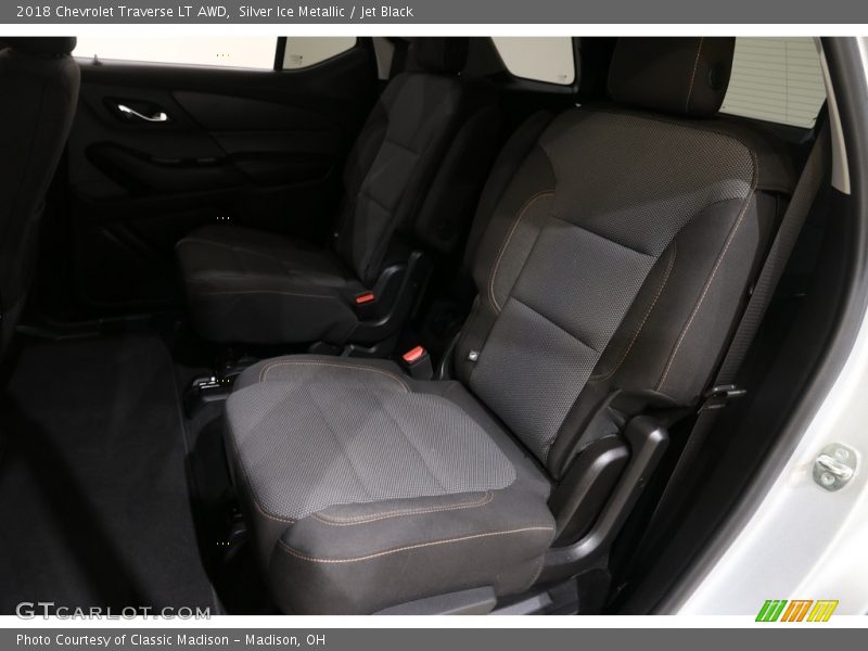 Silver Ice Metallic / Jet Black 2018 Chevrolet Traverse LT AWD