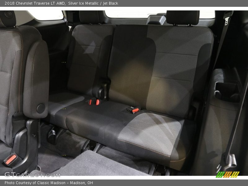 Silver Ice Metallic / Jet Black 2018 Chevrolet Traverse LT AWD