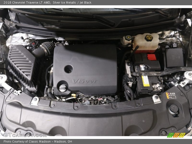 Silver Ice Metallic / Jet Black 2018 Chevrolet Traverse LT AWD